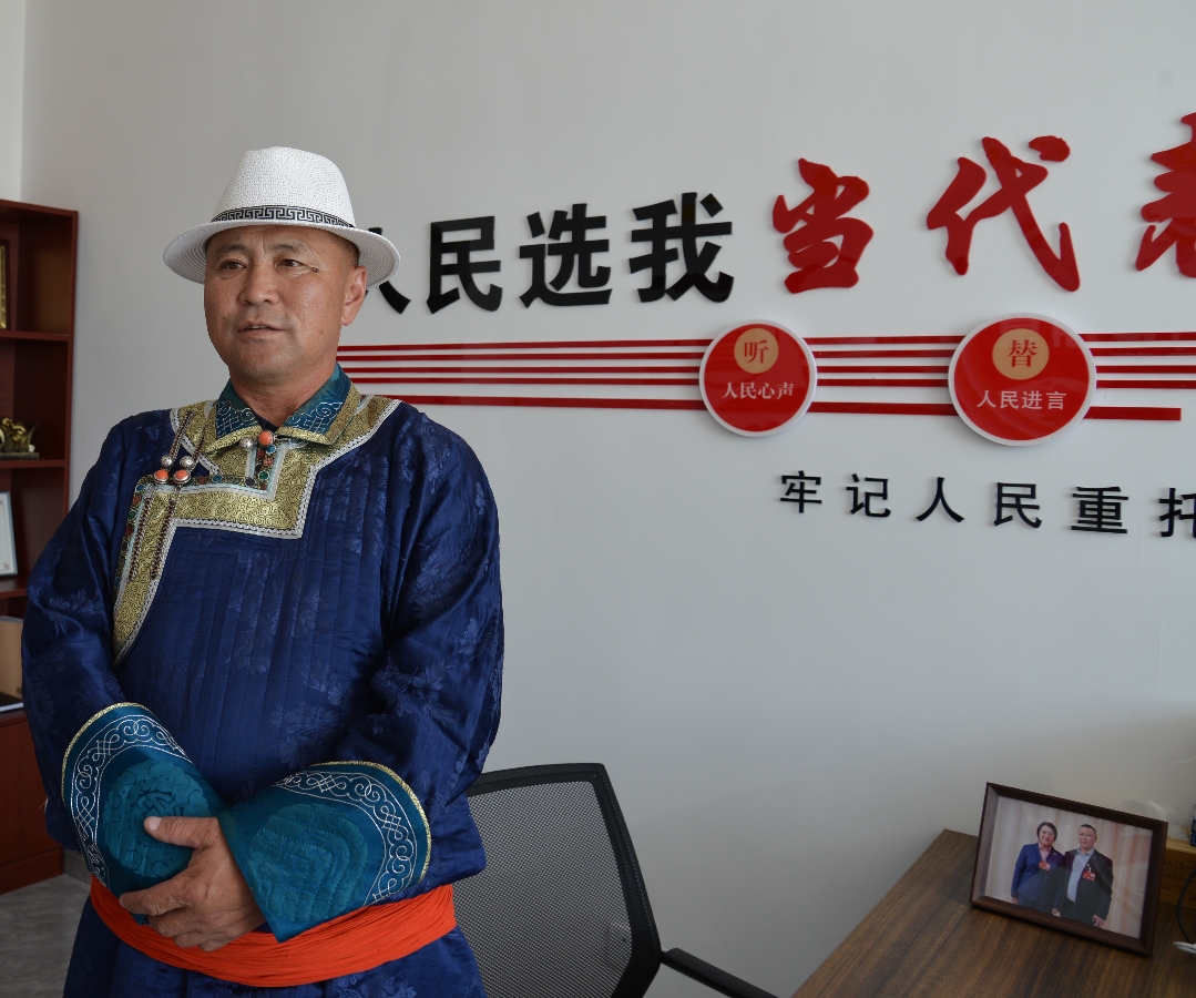 全国人大代表额尔登达来.jpg 全国人大代表额尔登达来.jpg
